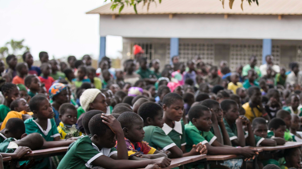 Students-at-the-Waya-Primary-School-watching-the-official-opening-of-their-new-classrooms.-Chimbwi,-Malawi.-October-2022
