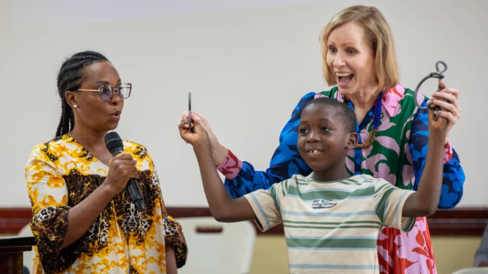 Sister-Wright-teaches-the-Primary-children-of-Cameroon-Yaounde-Mission-using-a-puzzle-on-February-15,-2025,-in-Yaounde,-Cameroon.-