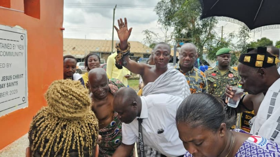 Community members celebrate and sample the water from the new borehole on 26 September, 2025.
