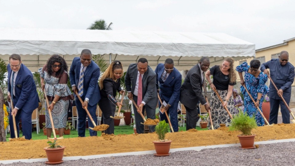 Photo of the symbolic gesture of the groundbreaking of the Brazzaville temple.