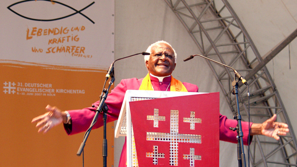 Desmond_Tutu_-_Kirchentag_Cologne_2007_(7137).jpeg