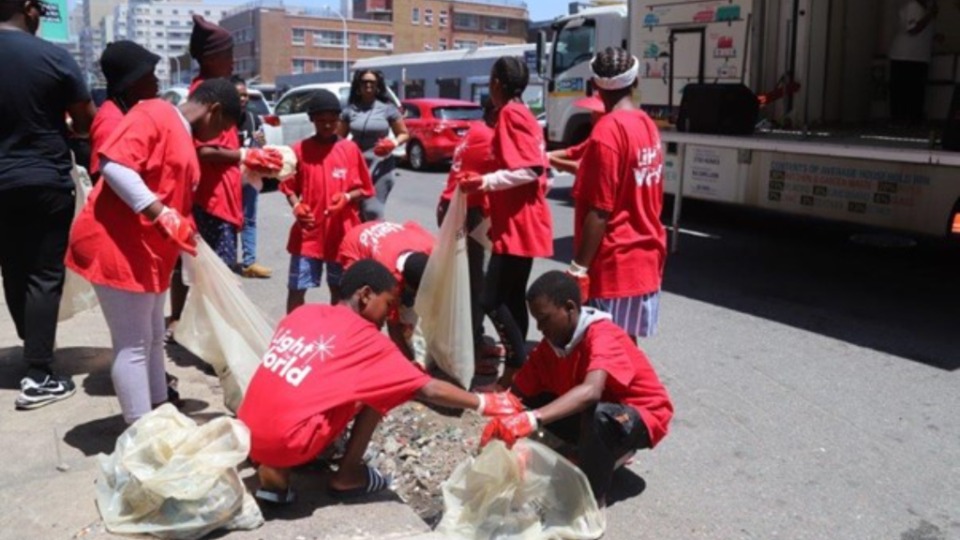 #LightTheWorld volunteers in Durban help clean up the streets. 