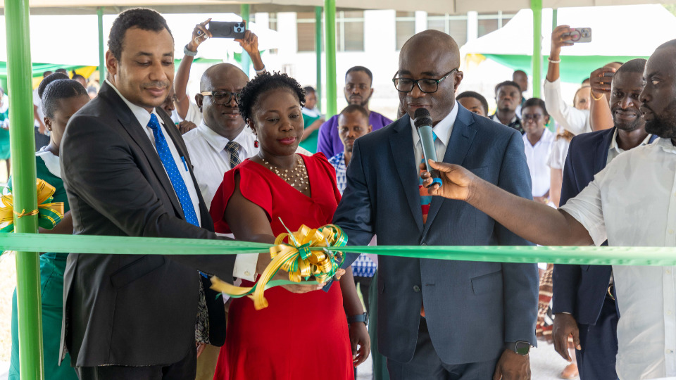 Elder Morrison, with hospsital administrators, cuts the ribbon to hand over the new mental health facility on 13 December, 2024.