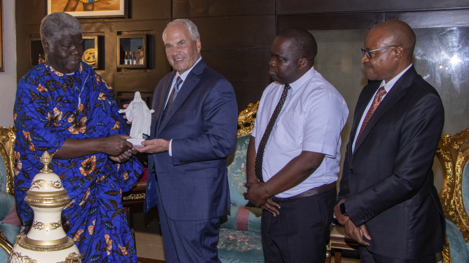 Elder Rasband gifts a copy of the Christus statue to the Ivory Coast Prime Minister on 24 May, 2025.