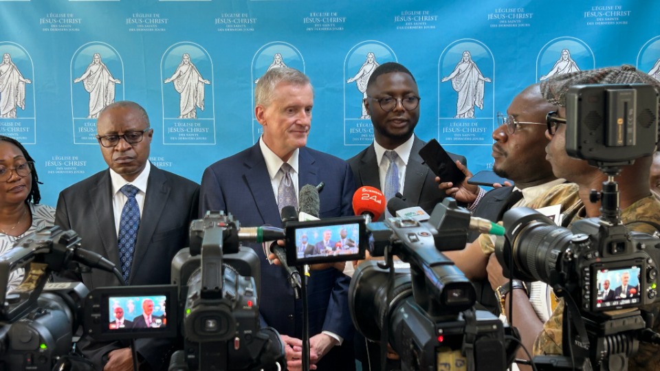 Elder-Kevin-R.-Duncan-speaks-to-the-media-at-the-Abidjan-Ivory-Coast-Temple-open-house,-28-April,-2025.