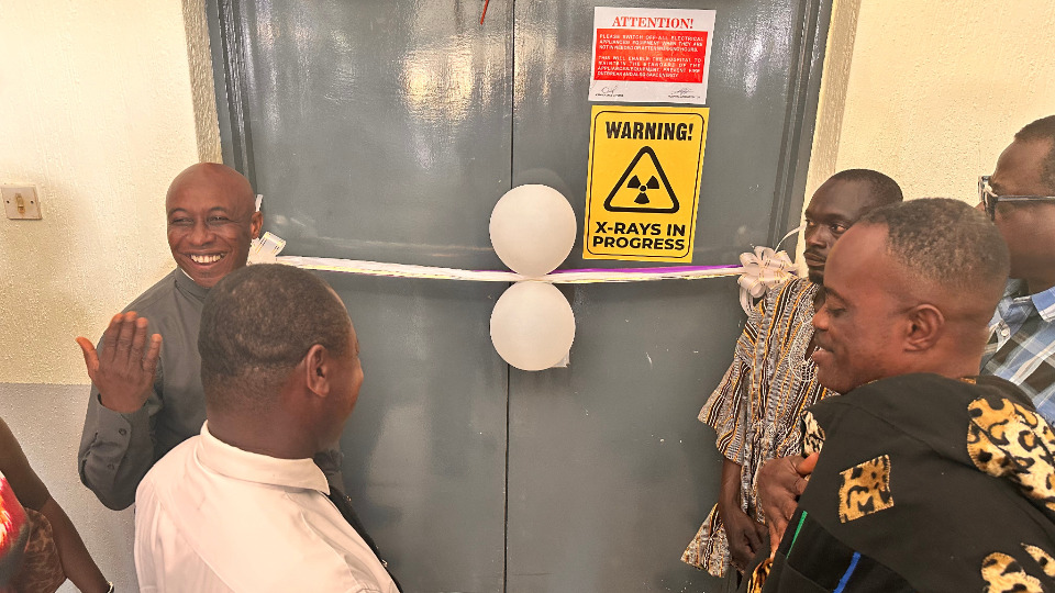 Preparing to cut the ribbon and inaugurate the X-ray machine on 21 November 2024.