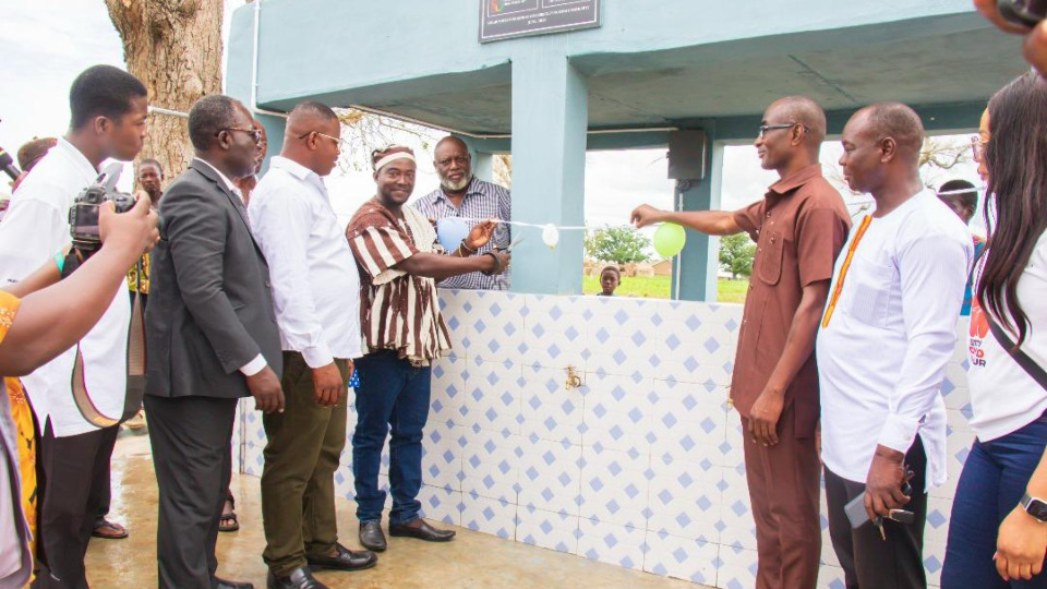 Traditional Chief Naba Francis Awineparigiya Anaafo cutting the ribbon in the solar-powered bore hole handoff. 